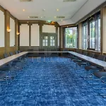 Spark By Hilton Centre
