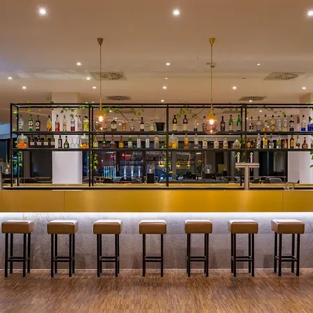 酒店 Spark By Hilton Centre 4*