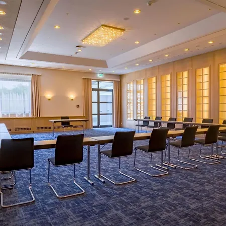 酒店 Spark By Hilton Centre 4*