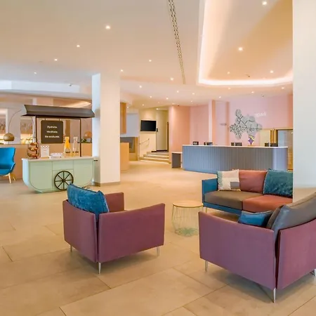 Spark By Hilton Centre Hotel 4*