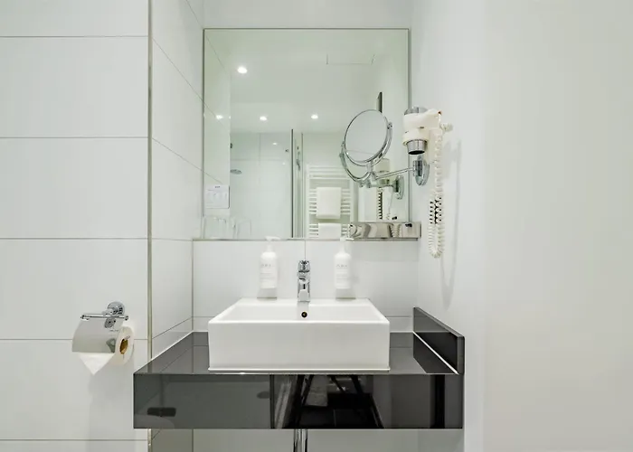 Spark By Hilton Centre