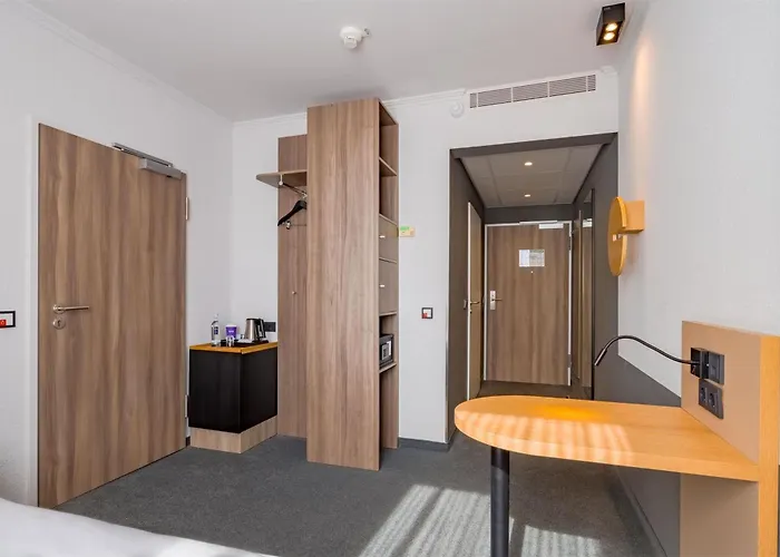 酒店 Spark By Hilton Centre 4*